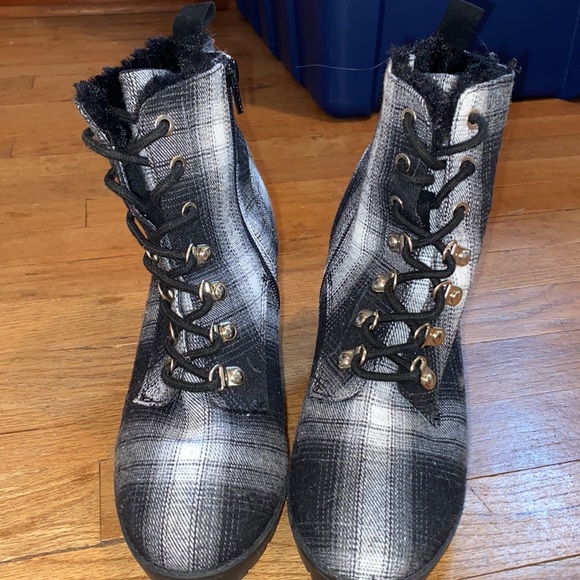 Plaid lace up booties - Picture 2 of 5